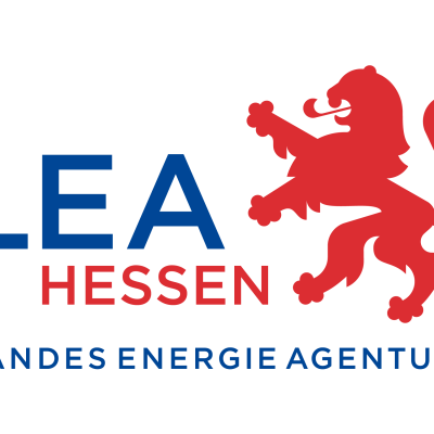 Logo der LEA Hessen in rot und blau mit einem roten Löwen